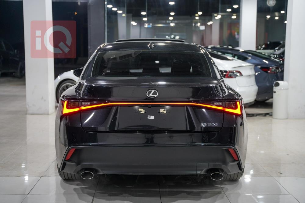 Lexus IS